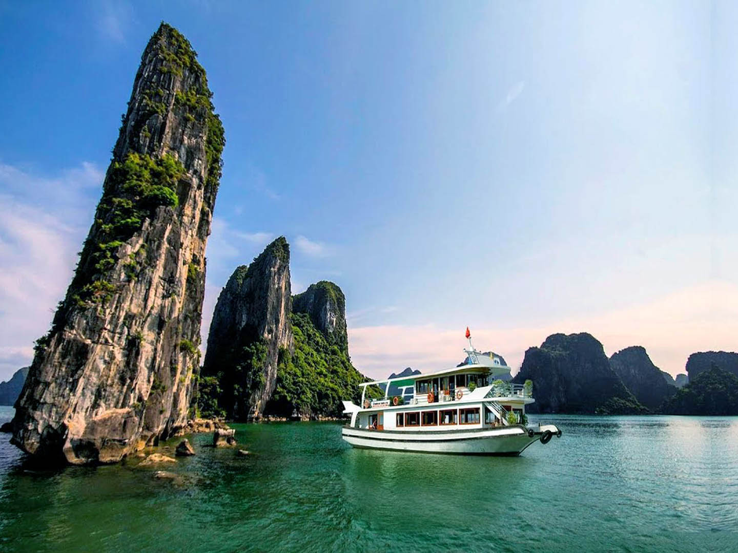 Halong Alova Premium Cruises 