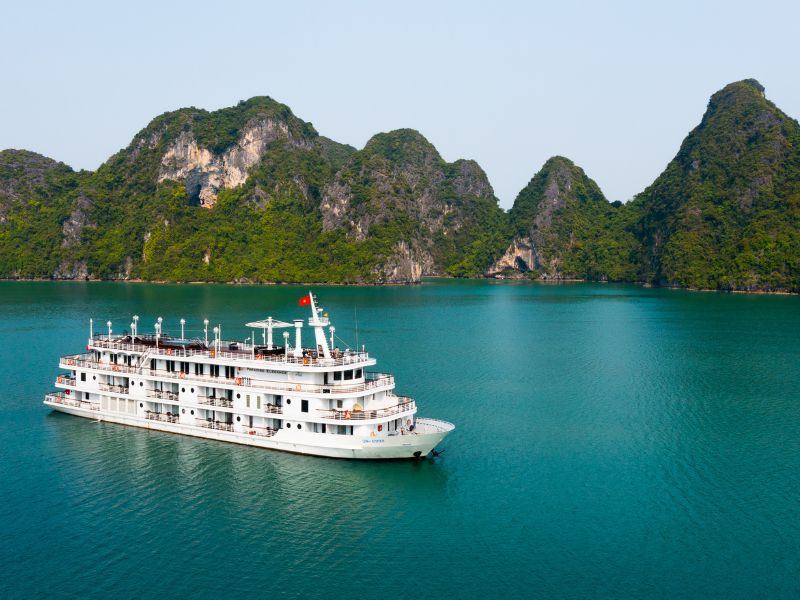 The reasons why you should choose an Halong Bay 