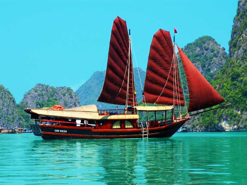 Halong Bay junk boat overnight