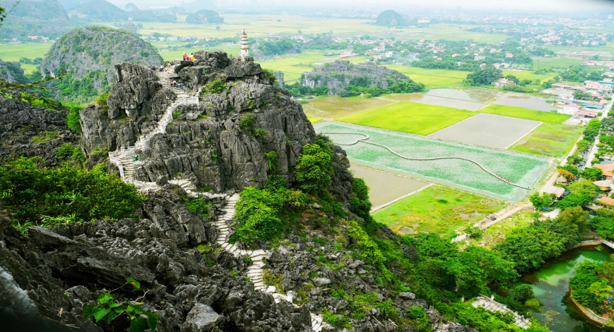 Ngoa Long mountain offers a breathtaking view that makes every step of the climb worth it.